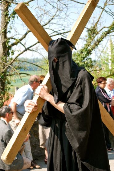 Cargador de la cruz en Romont, Suiza - Foto de Laila Rodriguez