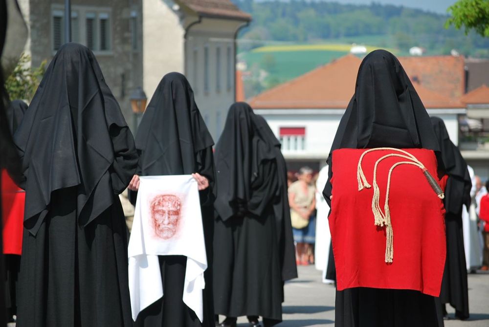 las pleureuses de Romont - las lloronas de Romont procesión de viernes santo en Suiza - Foto de Laila Rodríguez