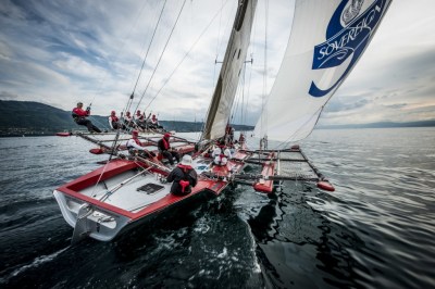 Velero en lago de ginebra en la Regata Bol d'Or - Foto de Loris von Siebenthal – My Image